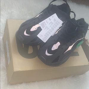 Yeezy Boost 700 V2 Vanta